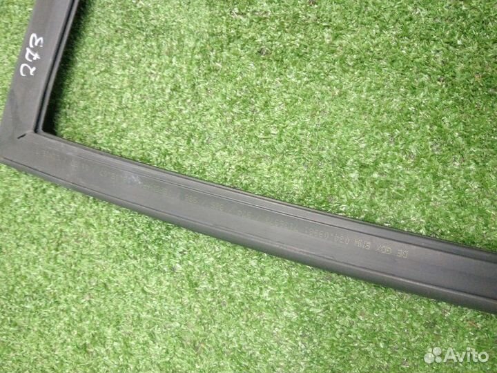 Уплотнитель стекла двери задний правый Bmw X5 E70