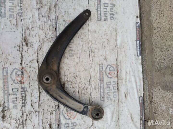 Рычаг подвески нижний передний правый Peugeot 308