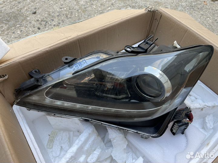 Lexus IS фара передняя левая
