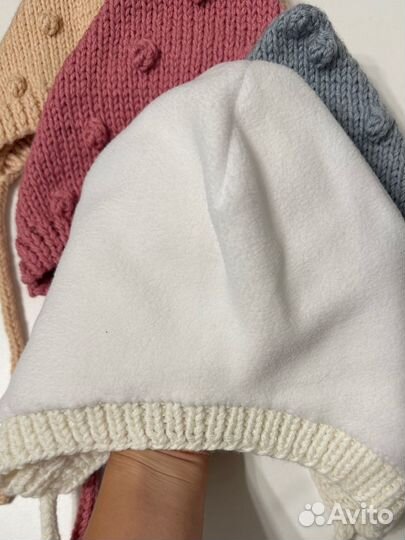 Вязаная зимняя шапка ручной работы