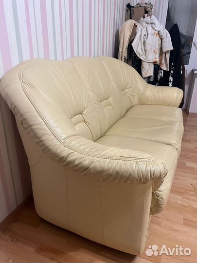 Кожаный диван бу