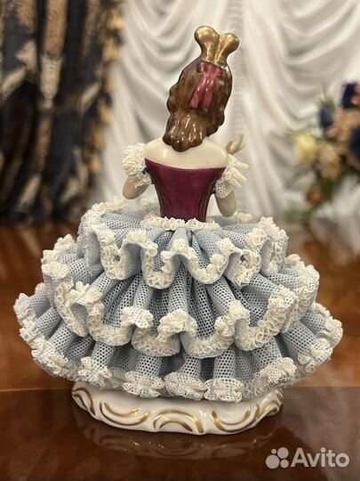 Фарфоровые статуэтки кружевницы Германия