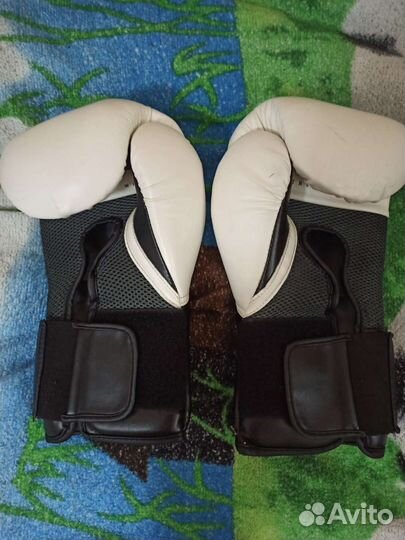 Боксерские перчатки everlast 14 oz, шлем venum