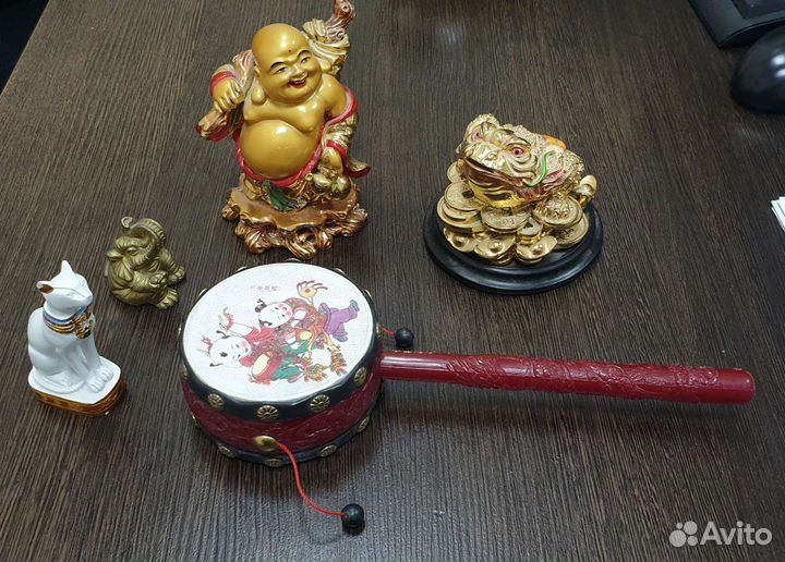 Статуэтки, шкатулки,бутылка Рижский бальзам