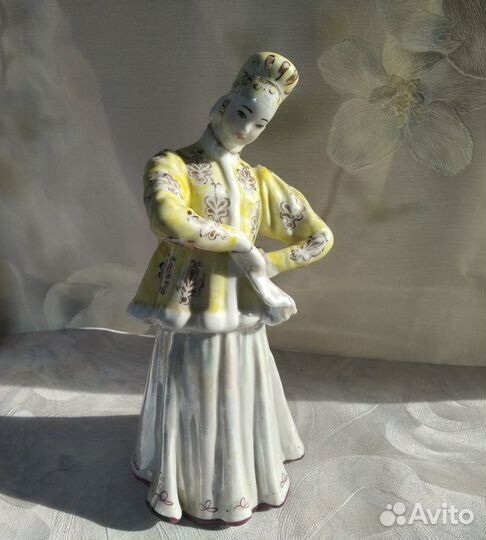 Фигурки, шкатулки и браслеты