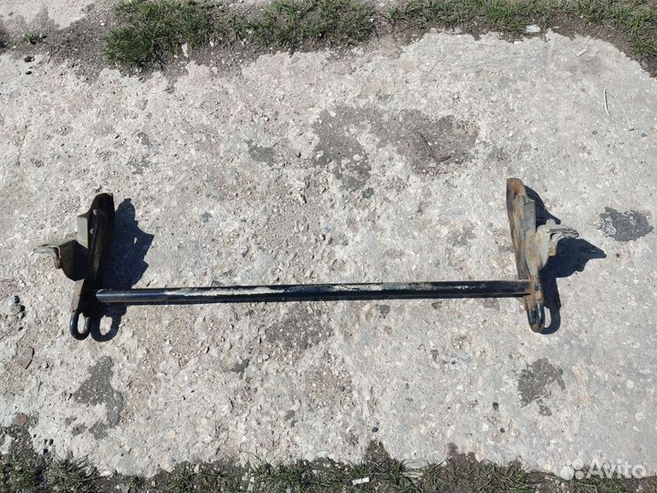 Задняя балка с крюками Паджеро 4