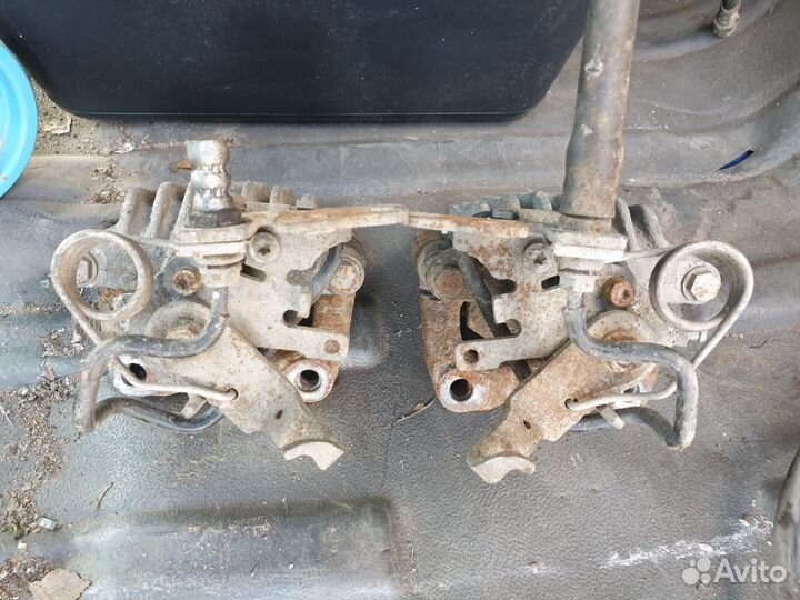 Суппорт задний левый правый vw caddy 3 кадди кади