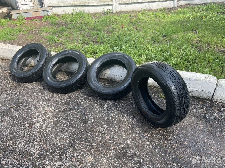 Bridgestone Dueler H/T 687 225/65 R17