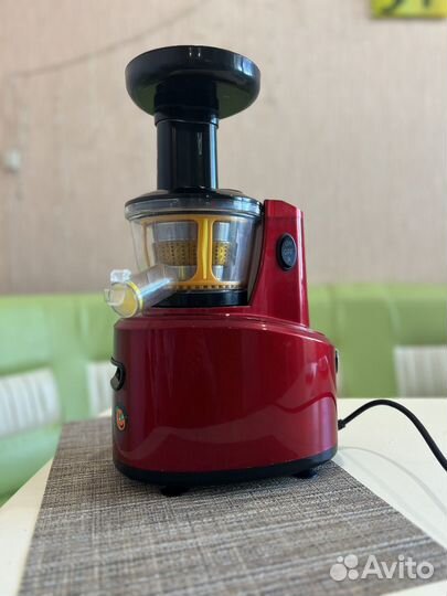 Kitfort Шнековая соковыжималка KT-1101