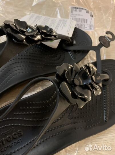 Сандалии crocs w6 новые