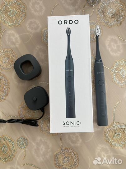 Электрическая зубная щетка