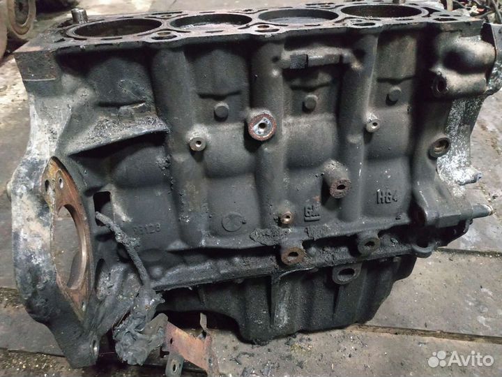 Блок цилиндров Opel Astra H 1.6