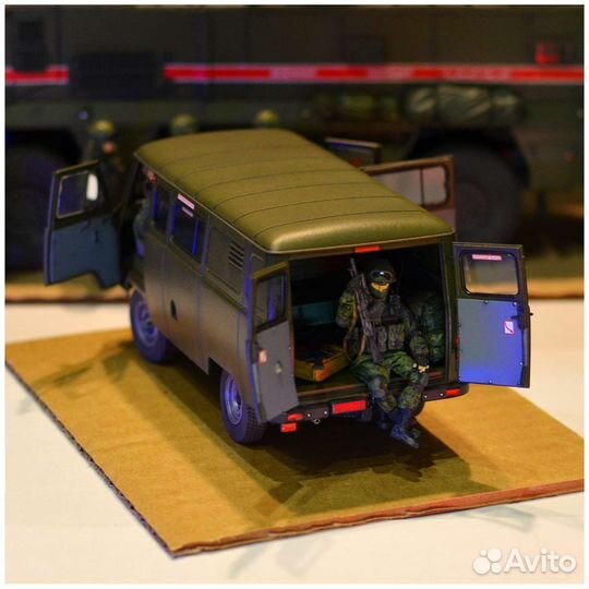 Сборная модель УАЗ 3909 Zvezda 1:35