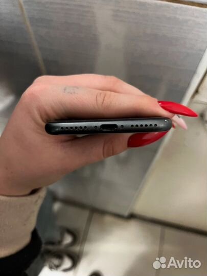 iPhone 8, 64 ГБ