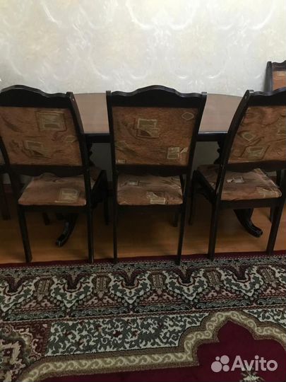 Стол со стульями