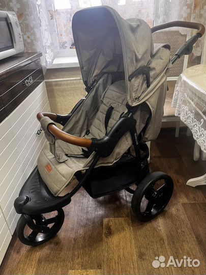Детская прогулочная легкая коляска б/у