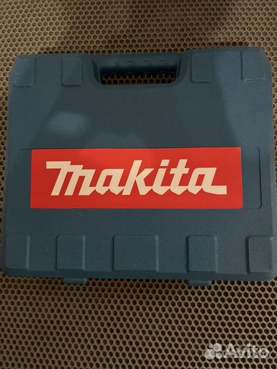 Шуруповерт makita 26v с набором инструментов