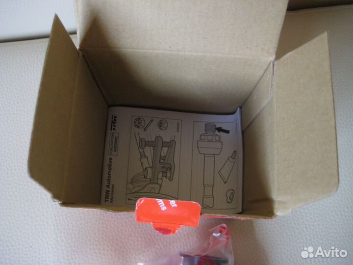 TRW JBJ749 - Шаровая опора нижняя рычага, пер. ось