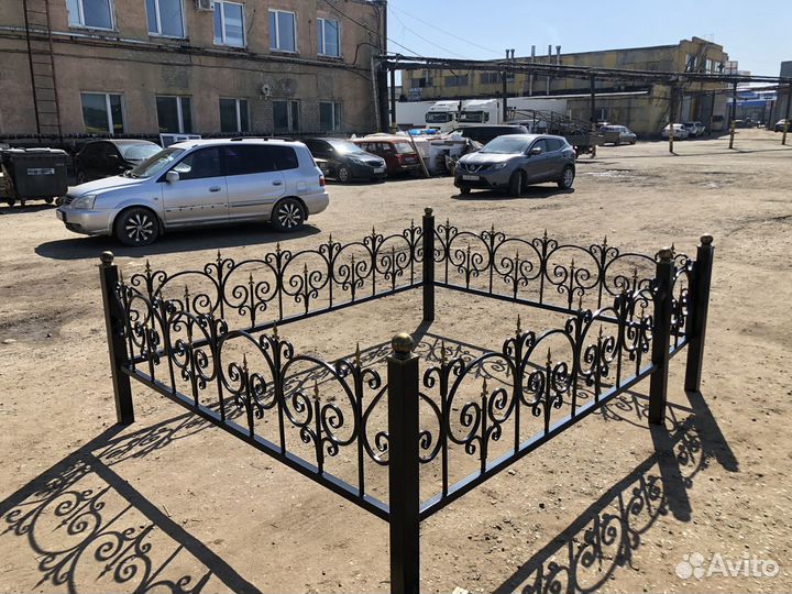 Ритульные столики, лавочки, цветники, вазоны