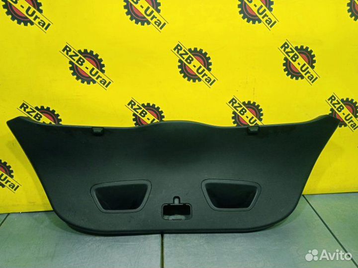 Обшивка двери багажника Kia Ceed Ed хэтчбек 1.6