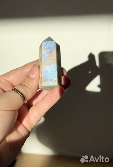 Лунный камень кристалл-генератор