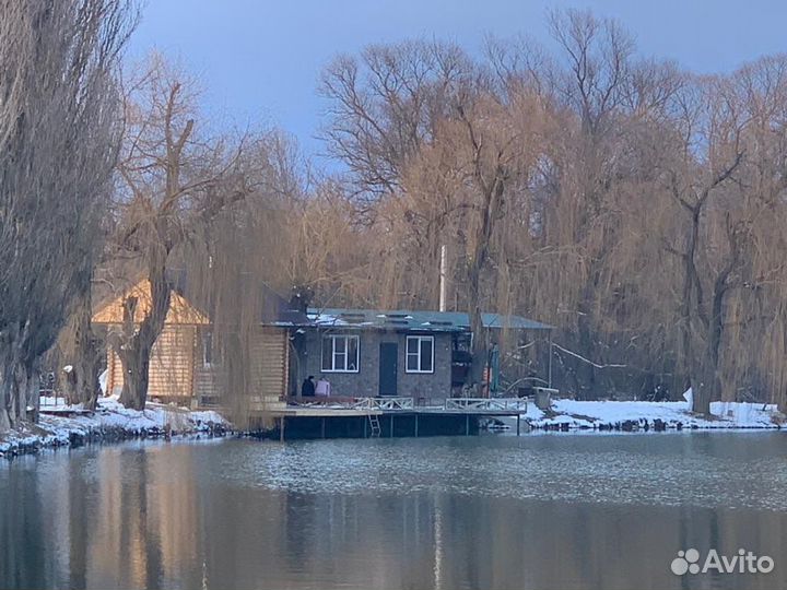 База отдыха с озером