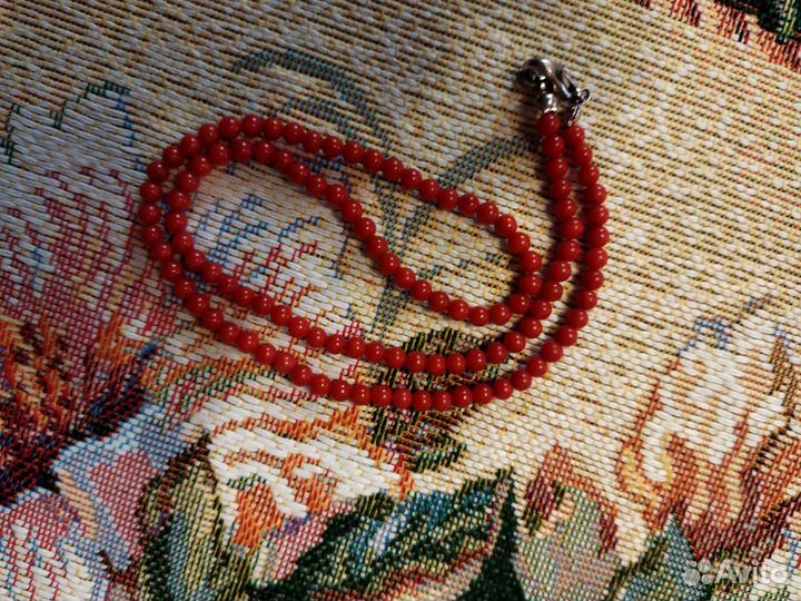 Бусы коралловые