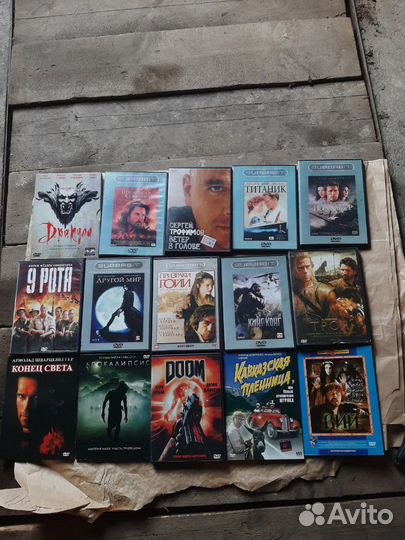 DVD диски,видео кассеты
