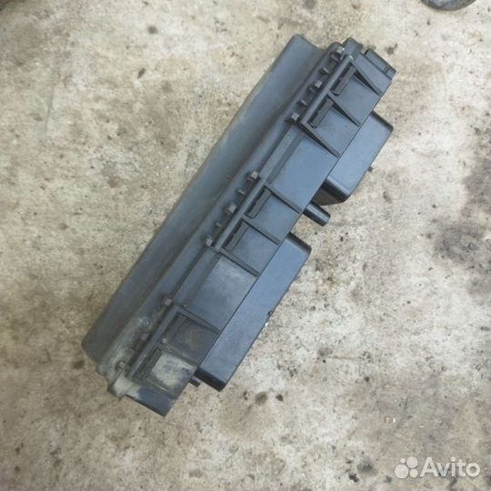 Блок предохранителей Opel Zafira B