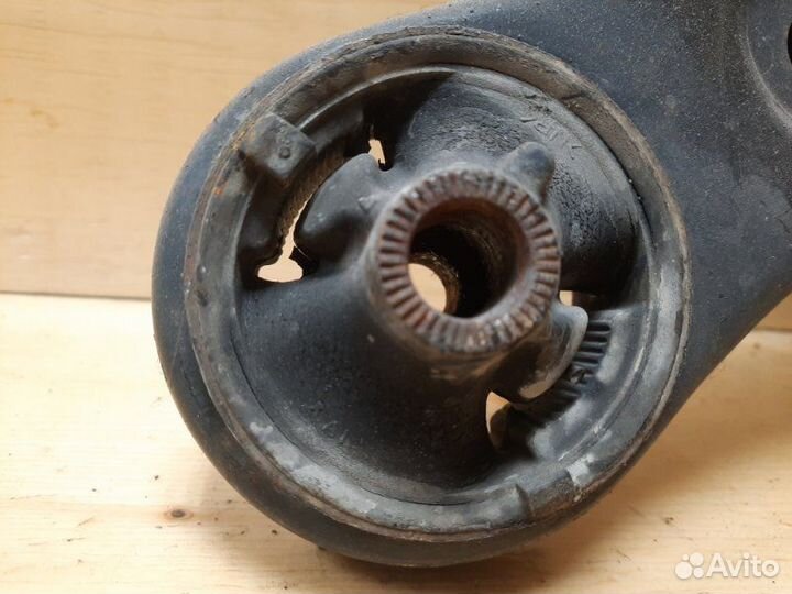 Рычаг подвески прав. перед. toyota isis