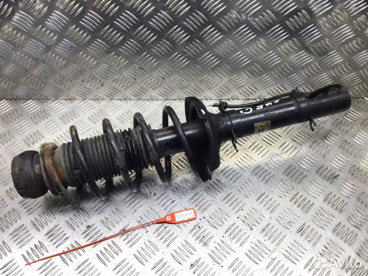 Стойка передняя правая Volkswagen Golf APF