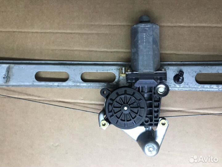 Стеклоподъёмник передней двери Mercedes W168