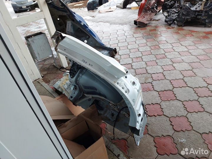 Задняя правая четверть Лексус юикс 200/250