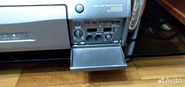 Panasonic AG- DV 2700