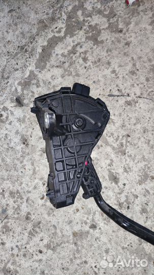 Педаль газа на Тойоту Камри 70. 17-23