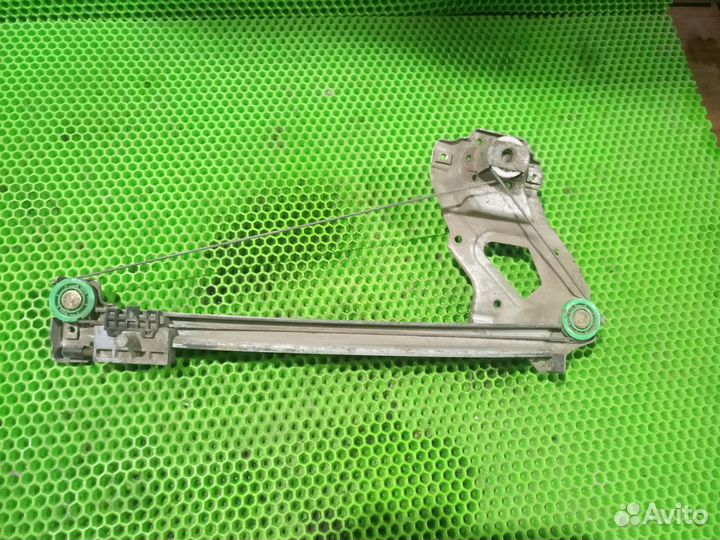 Стеклоподъемник задний правый Audi 80 B3 B4 90