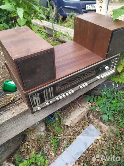 Радио уселитель с проигрывателем и колонками 70х