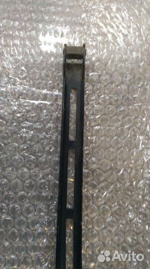 Поводок стеклоочистителя передний правый Audi A6