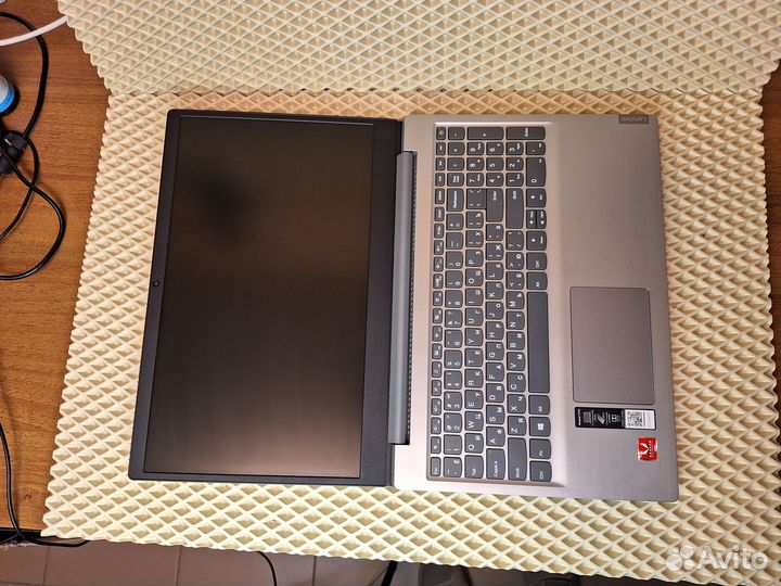 Как Новый Lenovo (AMD Ryzen 3, Full HD, SSD+HDD)