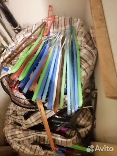 Вешалки женские и мужские, есть детские