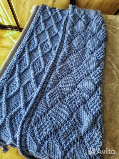 Вязаный плед и подушка ручной работы 