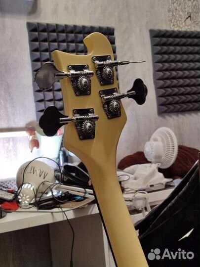 Бас-гитара Rickenbacker 4001