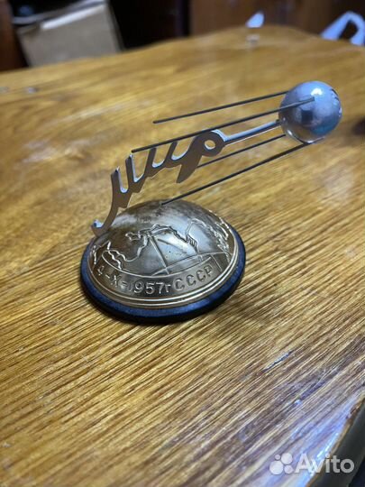 Декоративная настольная статуэтка(старинная)