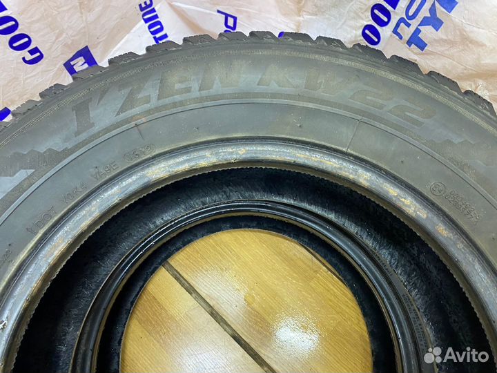 Kumho I'Zen KW22 215/65 R16