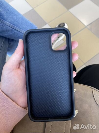 Чехол на iPhone 11 guess