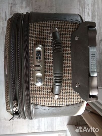 Чемодан с увеличением. Кодовый замок