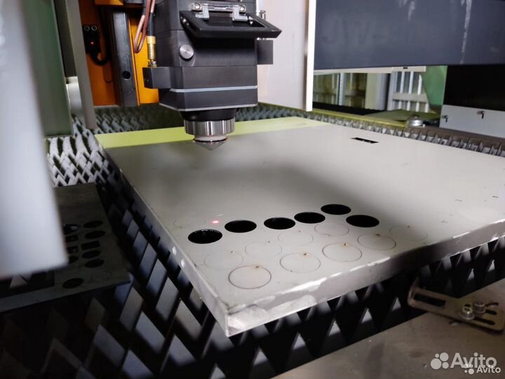 Лазерный станок по металлу 1000 1500 В W