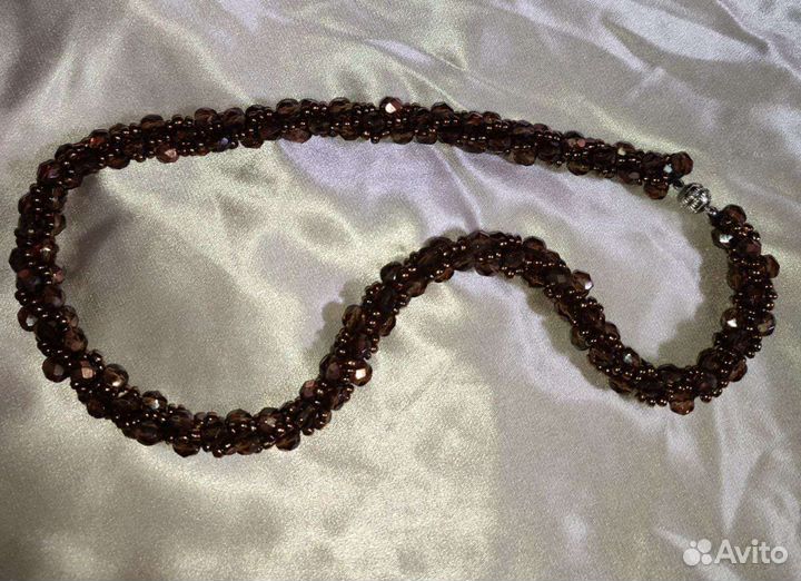 Ожерелья из бисера и бусин