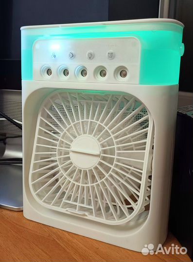 Вентилятор настольный с увлажнителем