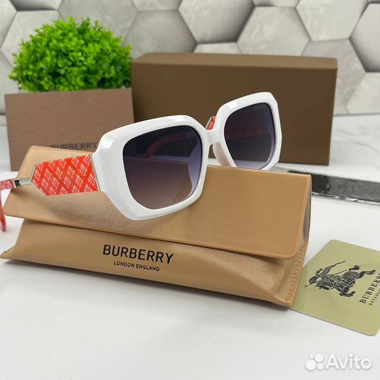 Солнцезащитные очки burberry женские